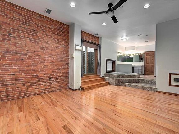 3rd image of 408 W Saint Clair Ave APT 400
