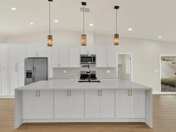 116 E HELENA Drive, Phoenix, AZ 85022