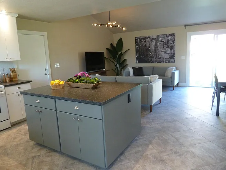 6802 La Salle Dr — Photo 4