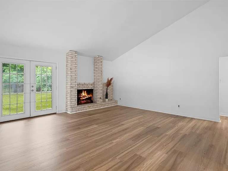 1401 Meadowmear Dr — Photo 10