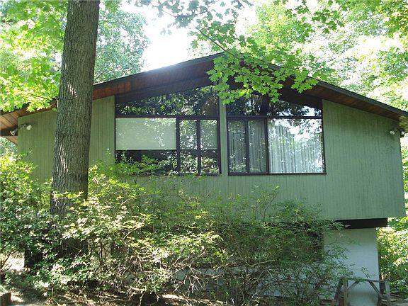 3rd image of 155 Leed St