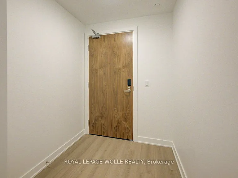 25 Wellington St S #2101 — Photo 3