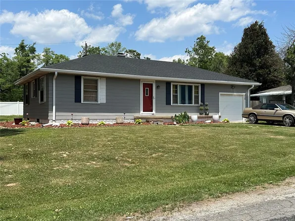 215 Parkway Dr, Belleville, IL 62226