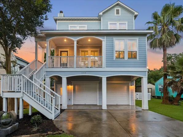 209 Queen Rd, Clear Lake Shores, TX 77565