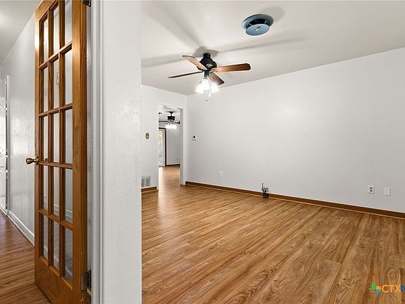 4th image of 800 E Jasper Dr