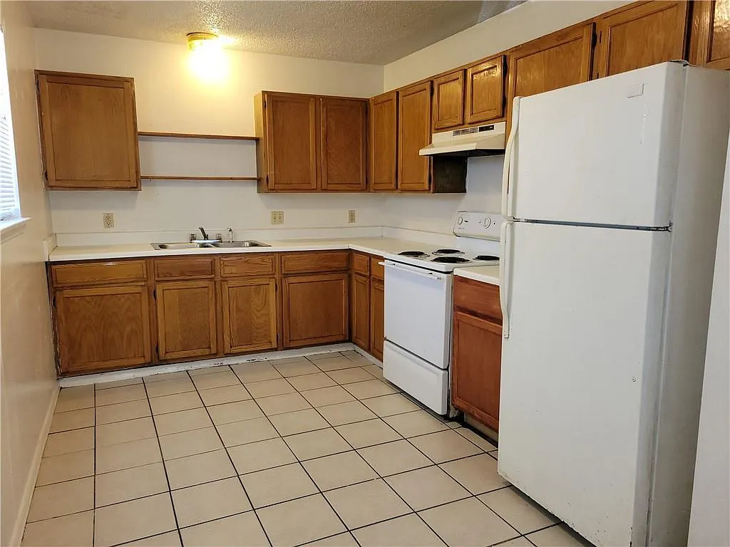 2 bed, 1.0 bath, 754 sqft, $1,100 — Photo 3