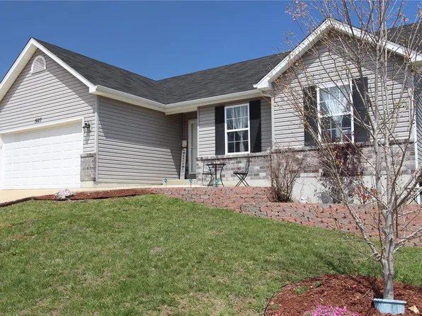 1627 Saint Charles Dr, Hillsboro, MO 63050