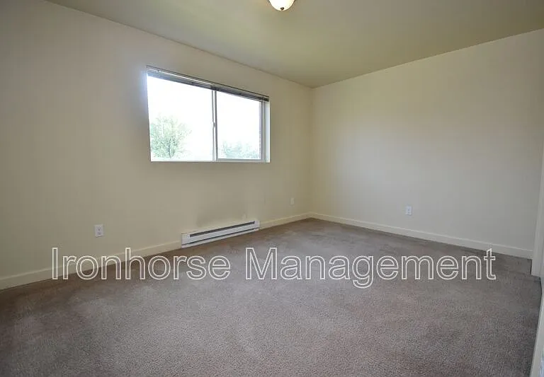 807 W Villard St #19 — Photo 9
