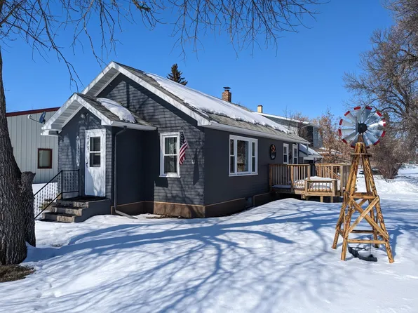 205 2nd Ave SE, Mohall, ND 58761