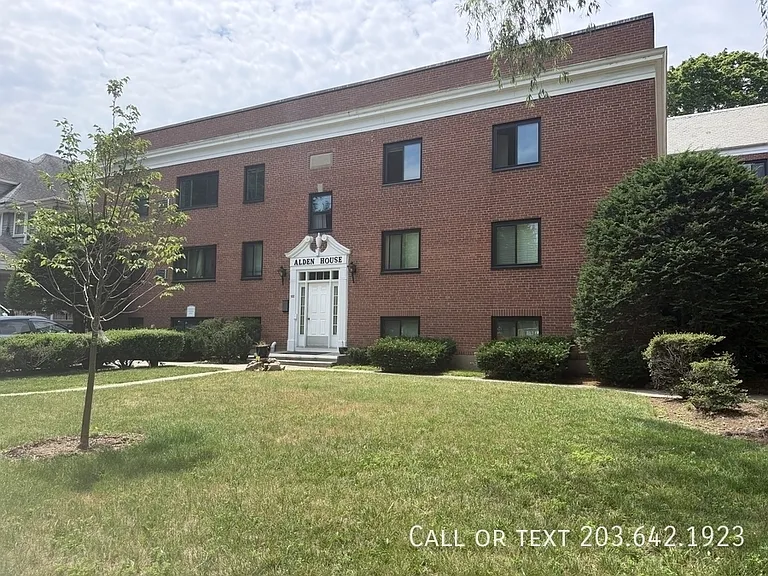 570 Whitney Ave — Photo 12