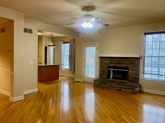 4th image of 50004 Streamwood Dr