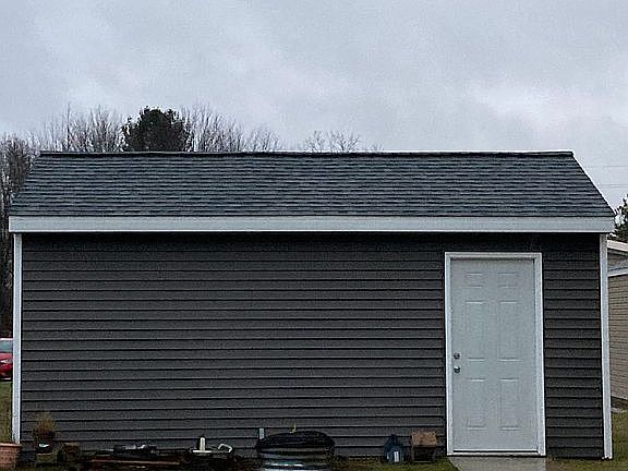 12 x 20; Cement; Electricity