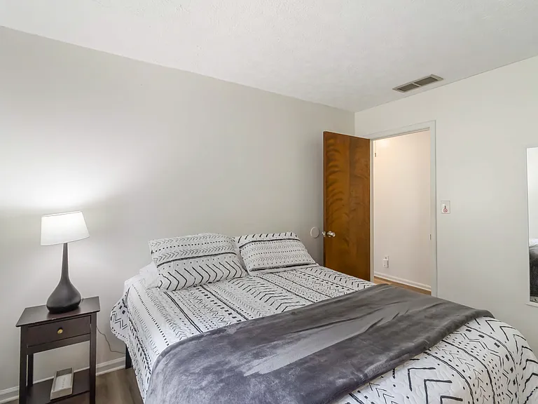 3345 Sharon Cir — Photo 25