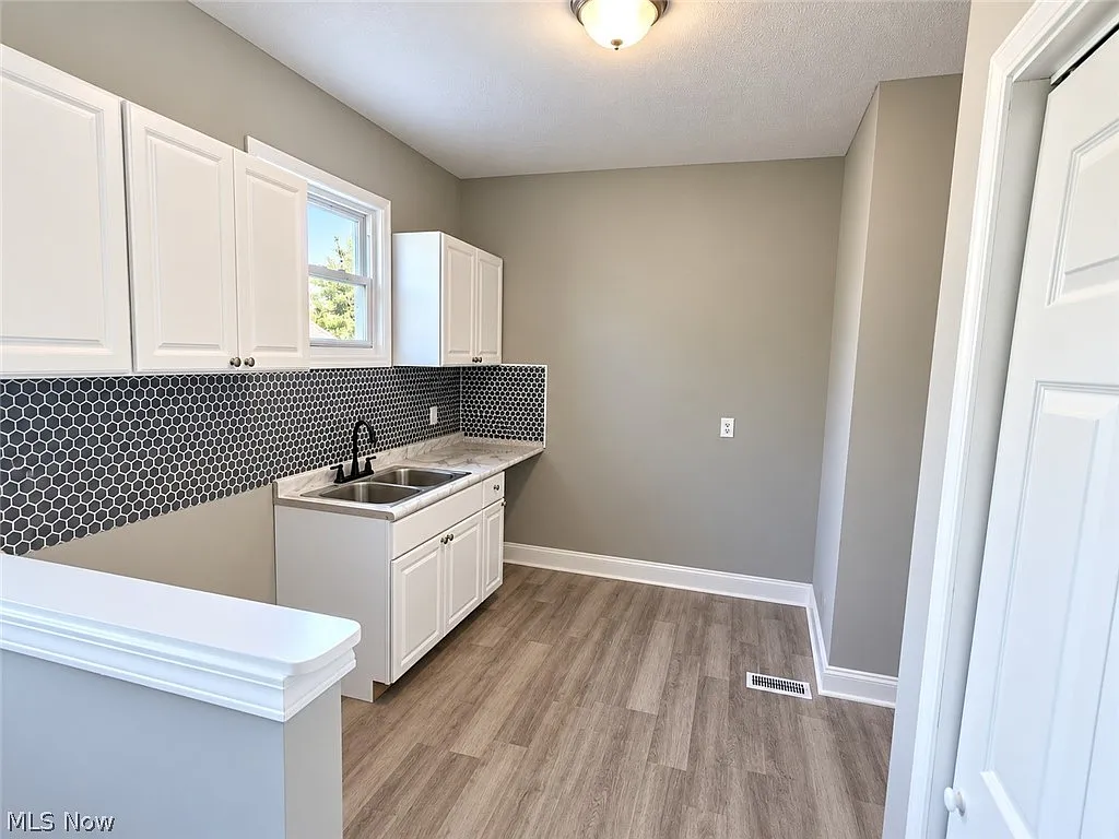 2 bed, 1.0 bath, 664 sqft, $900 — Photo 3