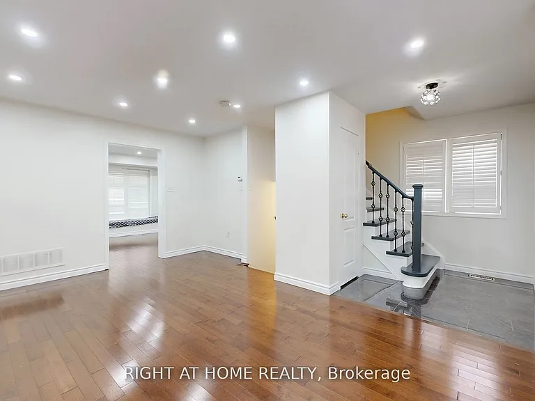5160 Ravine Cres — Photo 31