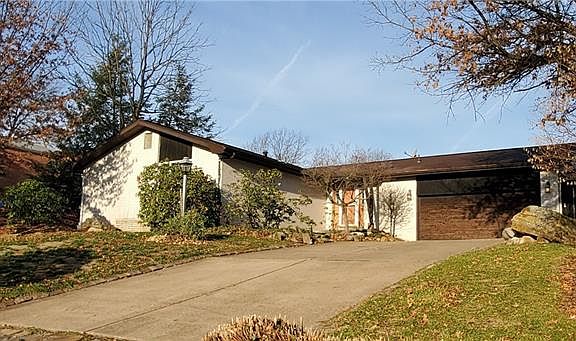 3rd image of 105 Thunderbird Dr