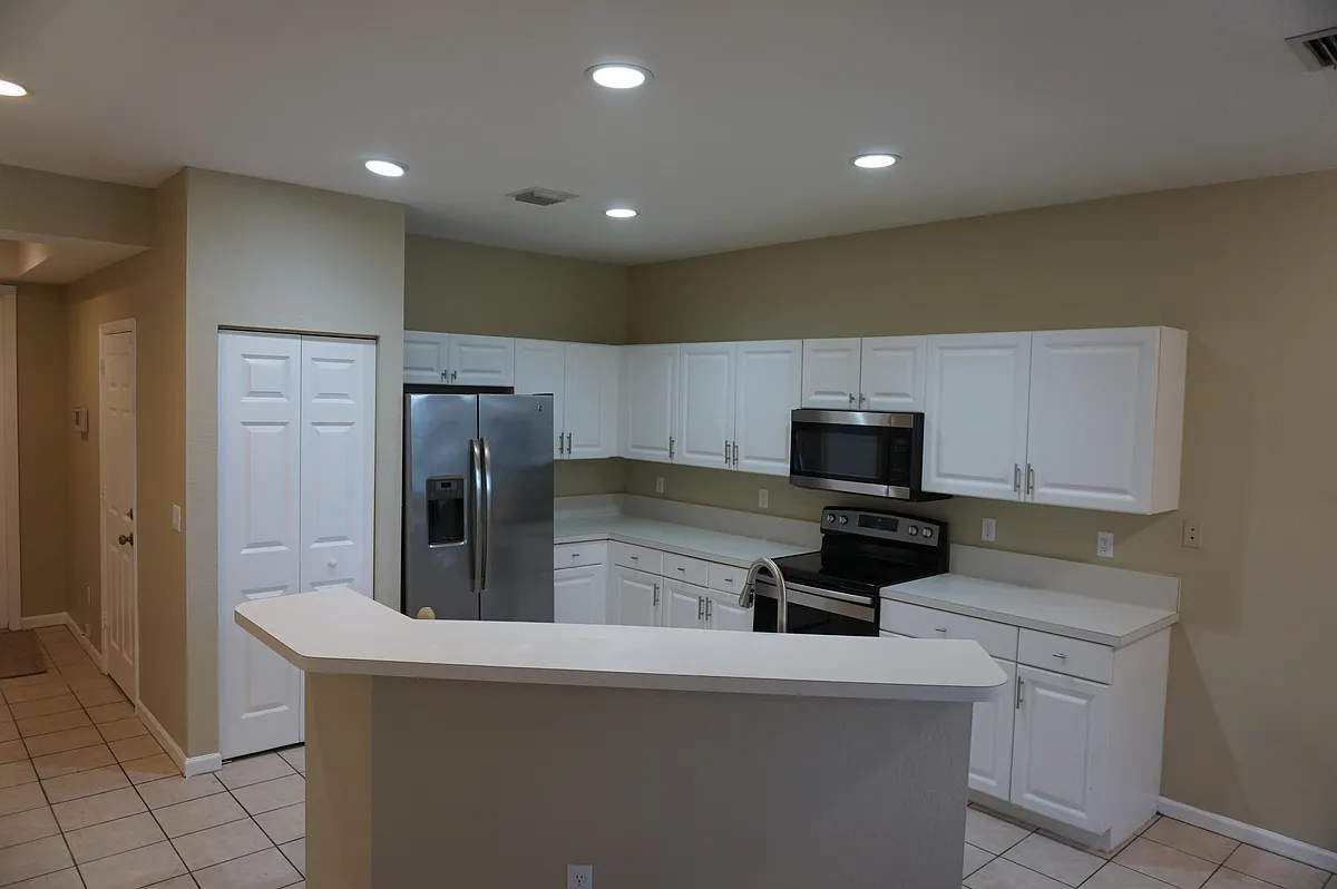Building Photo - 2022 Freeport Ln