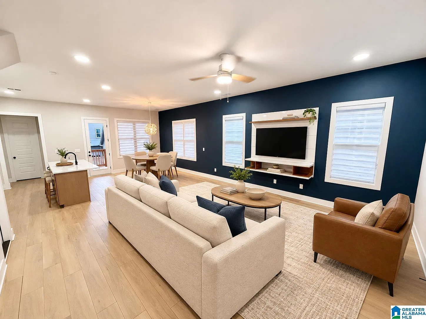 3 bed, 2.5 bath, 1900 sqft, $3,000 — Photo 3