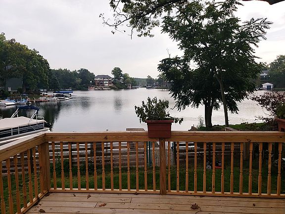 2nd image of 362 Shorewood Ct