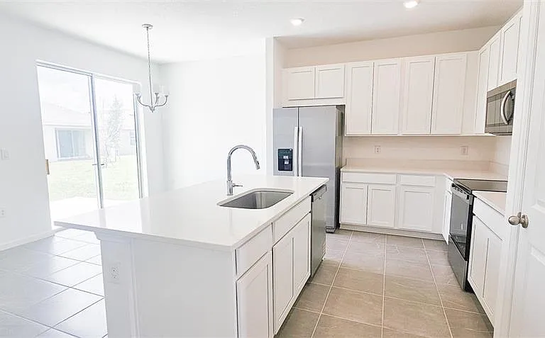 429 Silver Palm Dr — Photo 5