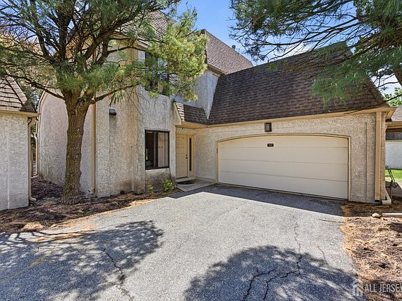 2nd image of 98 Park Gate Dr