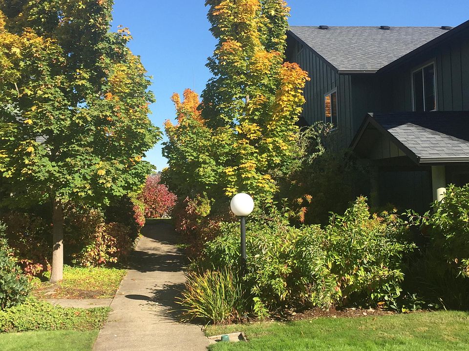 1st image of 452B Holbrook Ln #452B