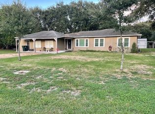 1800 Byrne St, El Campo, TX 77437