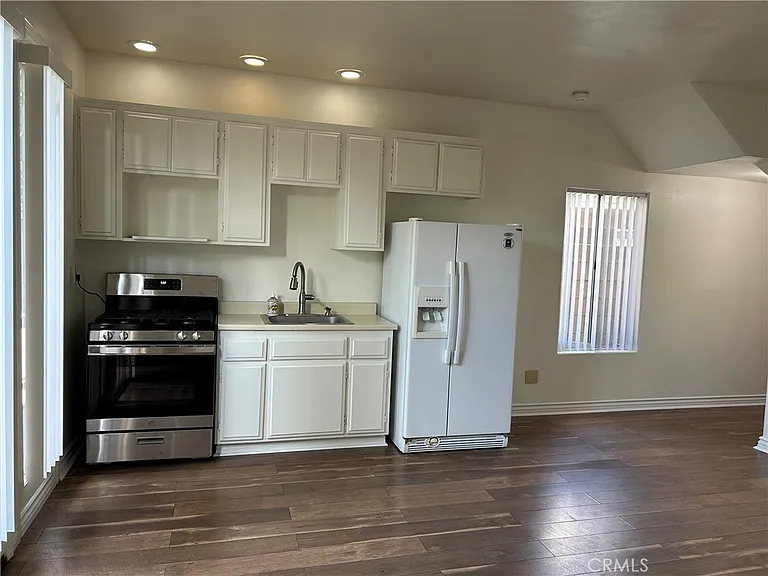 212 Rochester Ave — Photo 2