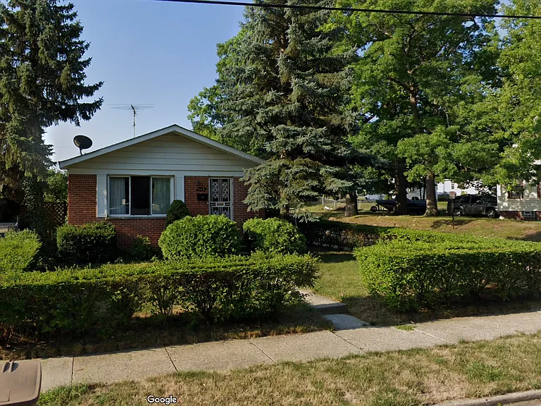 460 Elm St — Photo 4