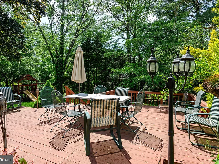 11708 Magruder Ln — Photo 23