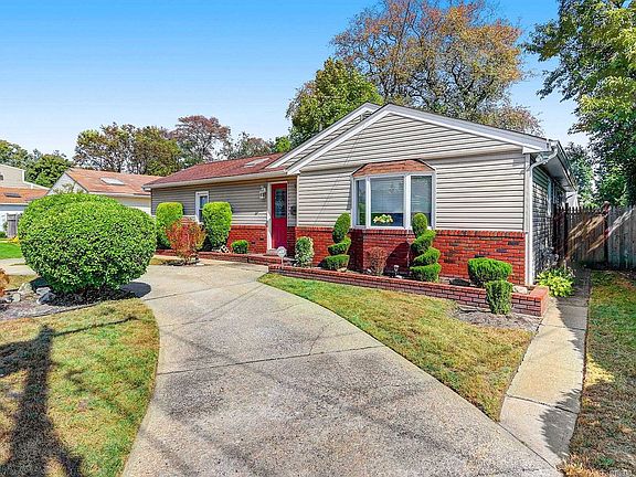 2nd image of 2527 Park Pl