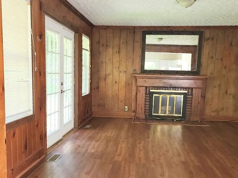 1933 Fenwood Dr — Photo 5