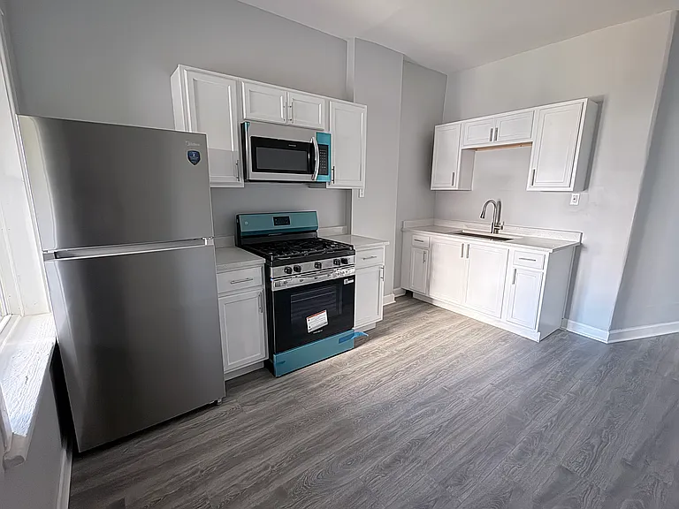 8211 S Escanaba Ave #1 — Photo 17