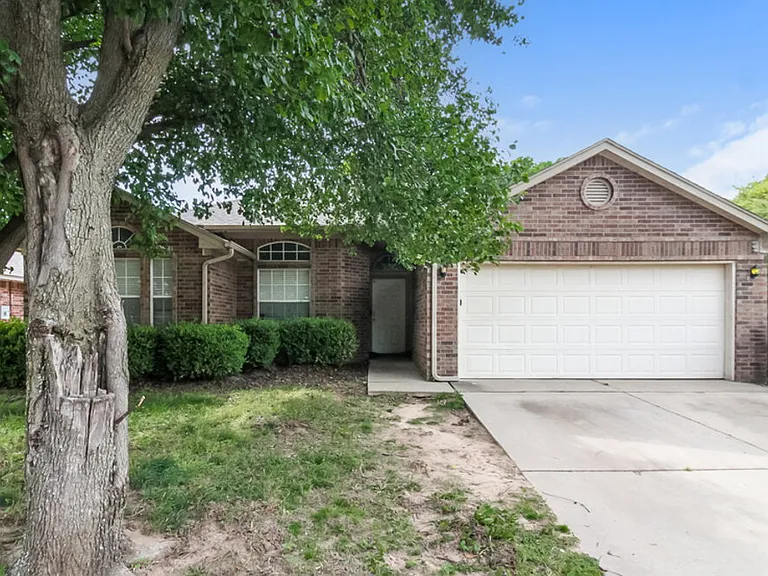 1620 Briarcreek — Photo 1