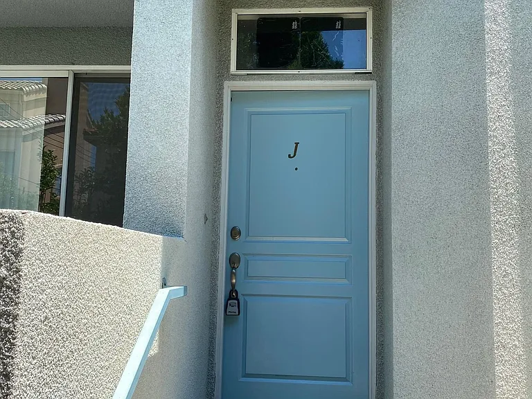 305 W Newby Ave #J — Photo 21