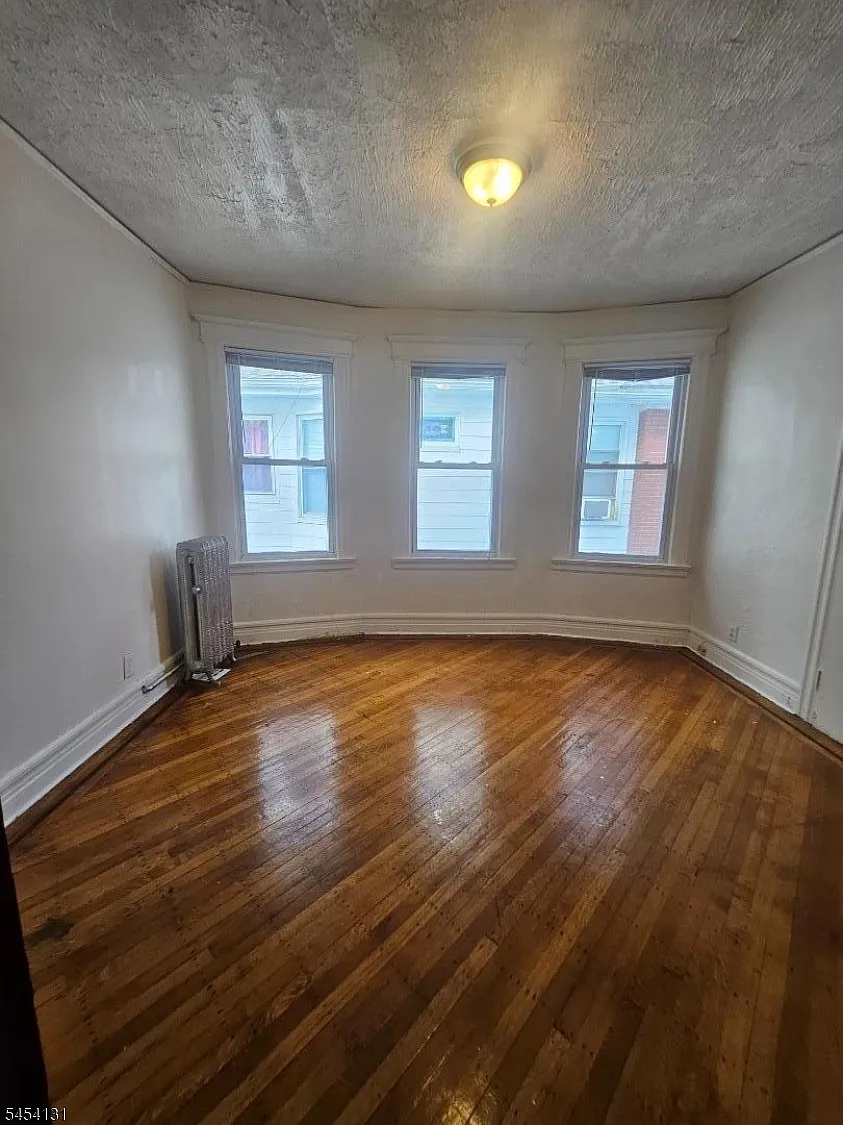 1 bed, 1.0 bath, $1,600 — Photo 4
