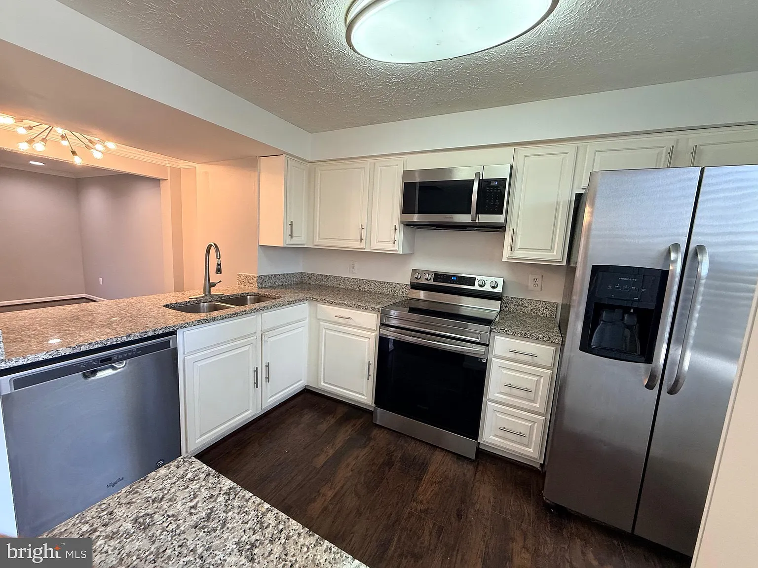 2 bed, 1.5 bath, 1400 sqft, $2,500 — Photo 3