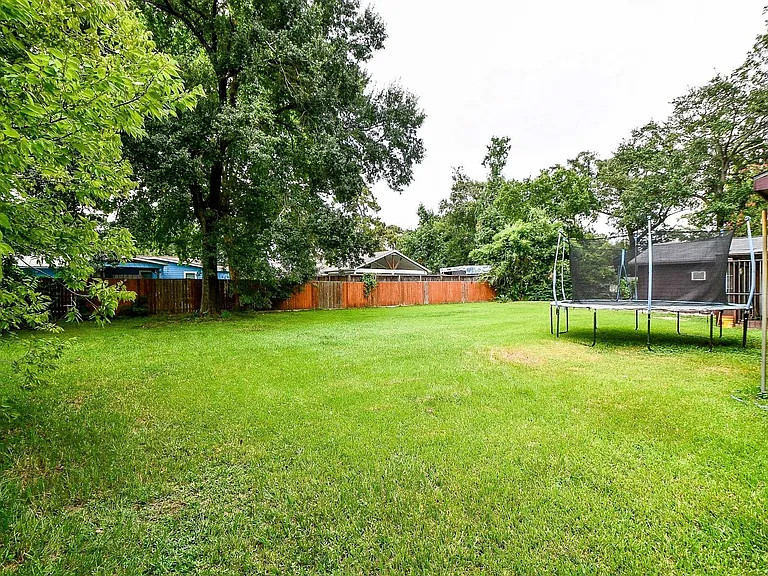 9037 Crestview Dr — Photo 15