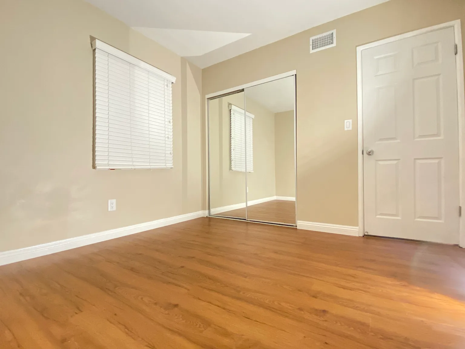3 bed, 1164 sqft, $3,600 — Photo 3