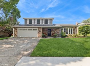 520 Sandy Ln, Libertyville, IL