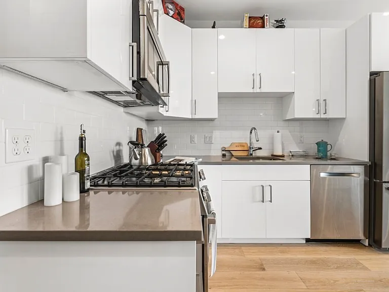 420 W Broadway #302 — Photo 12
