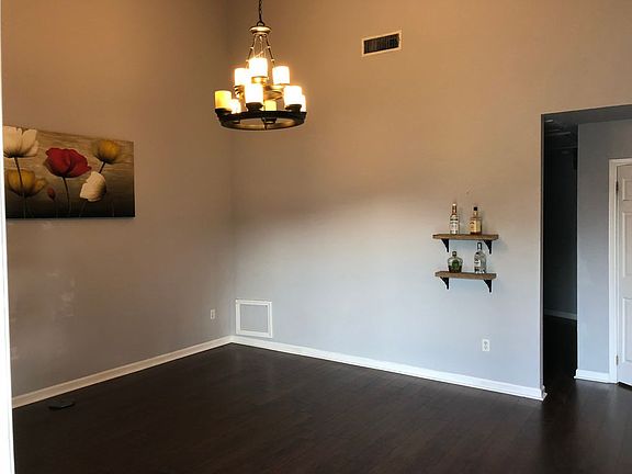 4th image of 1817 N Tallowood Dr