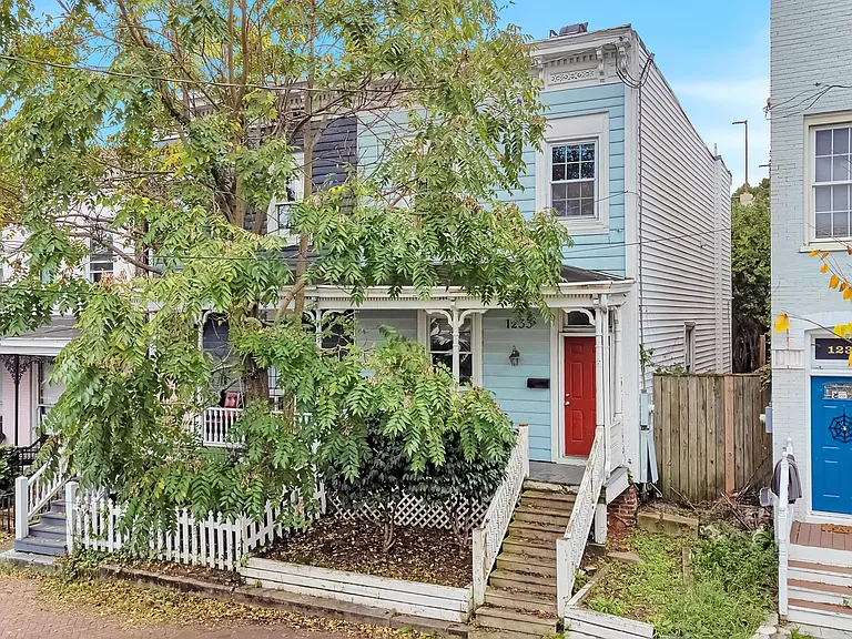 1233 W Cary St — Photo 1
