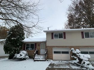 2114 Maplewood Rd, Stow, OH 44224