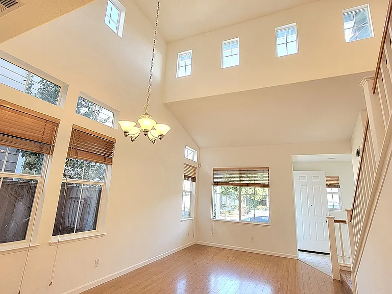 925 Gates St — Photo 8