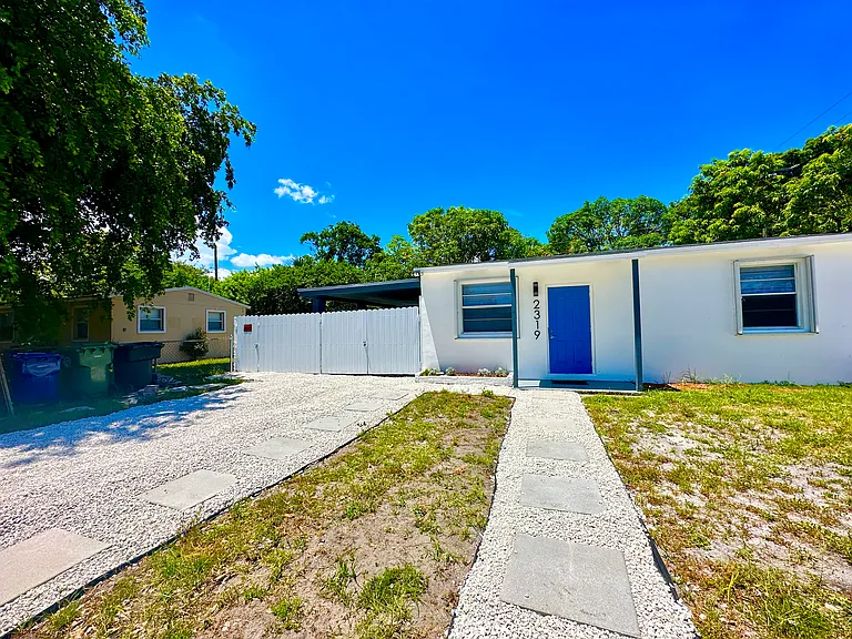 2319 NW 12th Ct — Photo 4