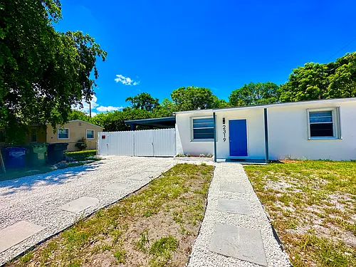 2319 NW 12th Ct Photo 1
