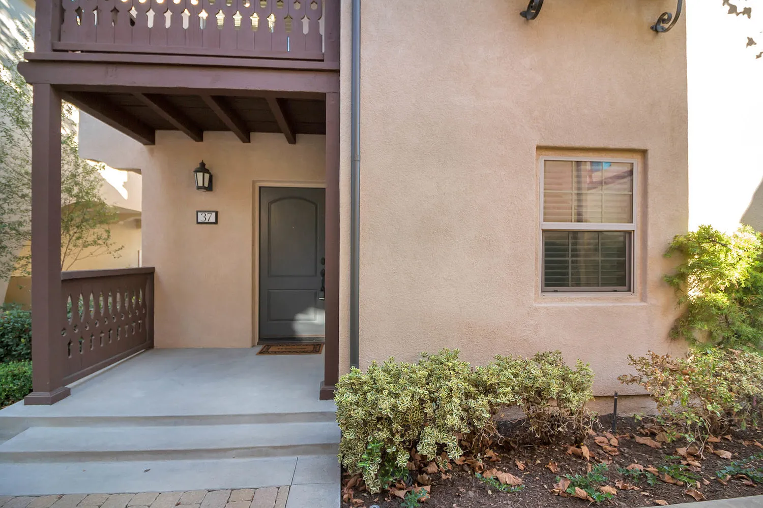 Nestled in the Woodbury Community- detached 2-bedroom Bowen Court Town Home — Photo 3