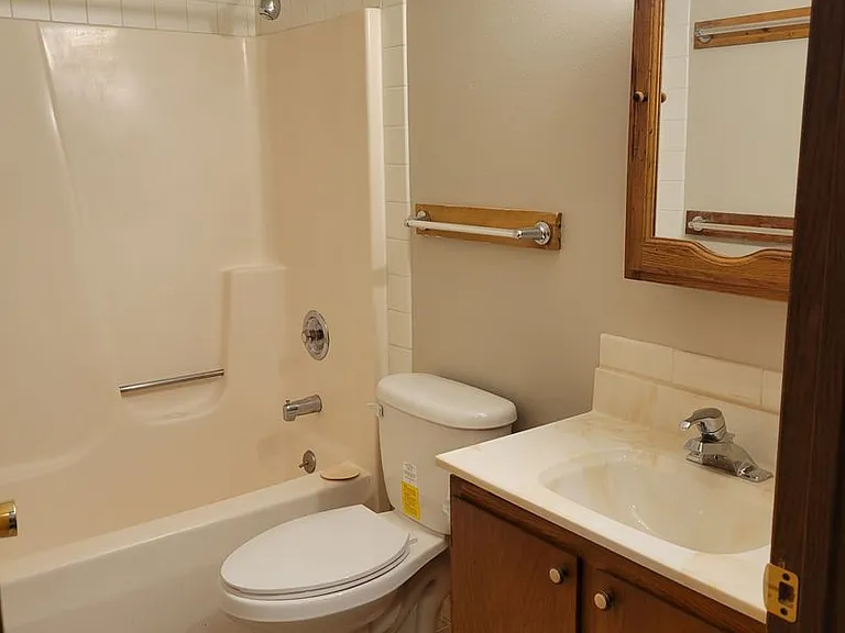 235 W Johnson St — Photo 9