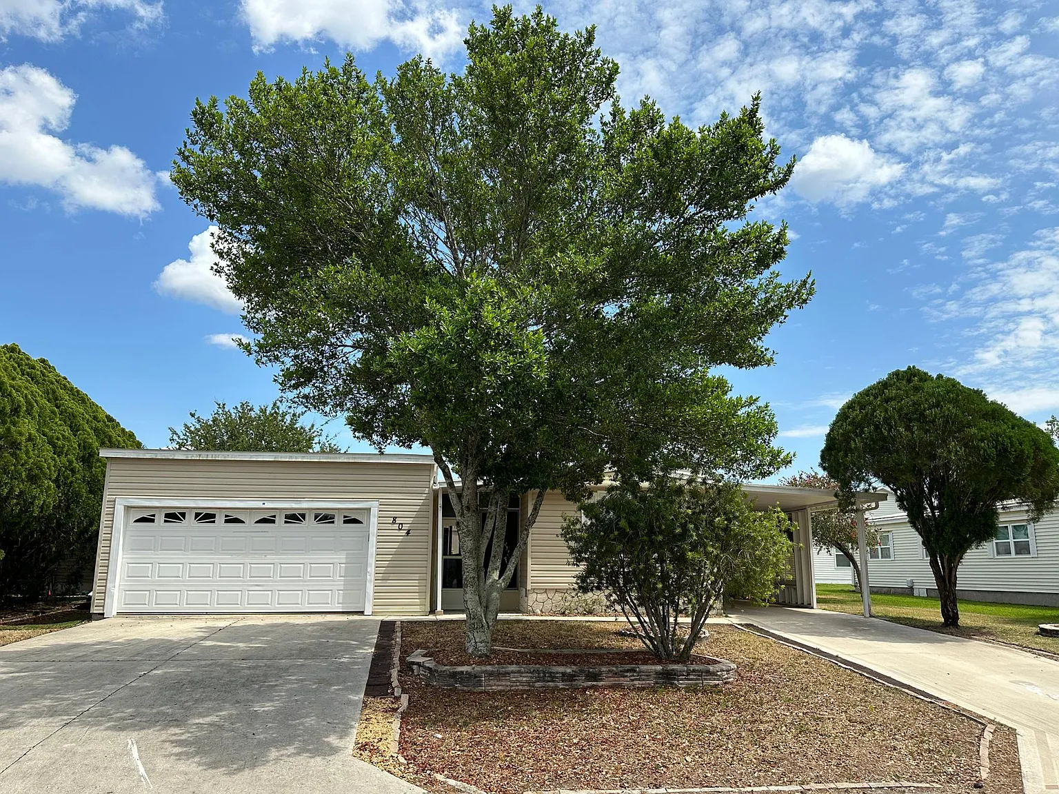 2 bed, 1.5 bath, 784 sqft, $1,700 — Photo 2